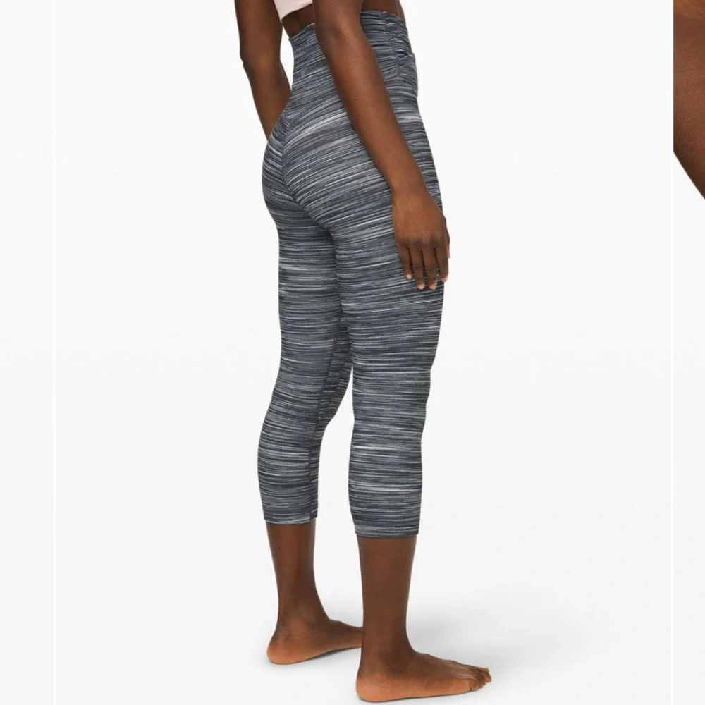 Lululemon Athletica Align Crop 21" Leggings Black and White Womens Sz 4 EUC - Picture 2 of 9